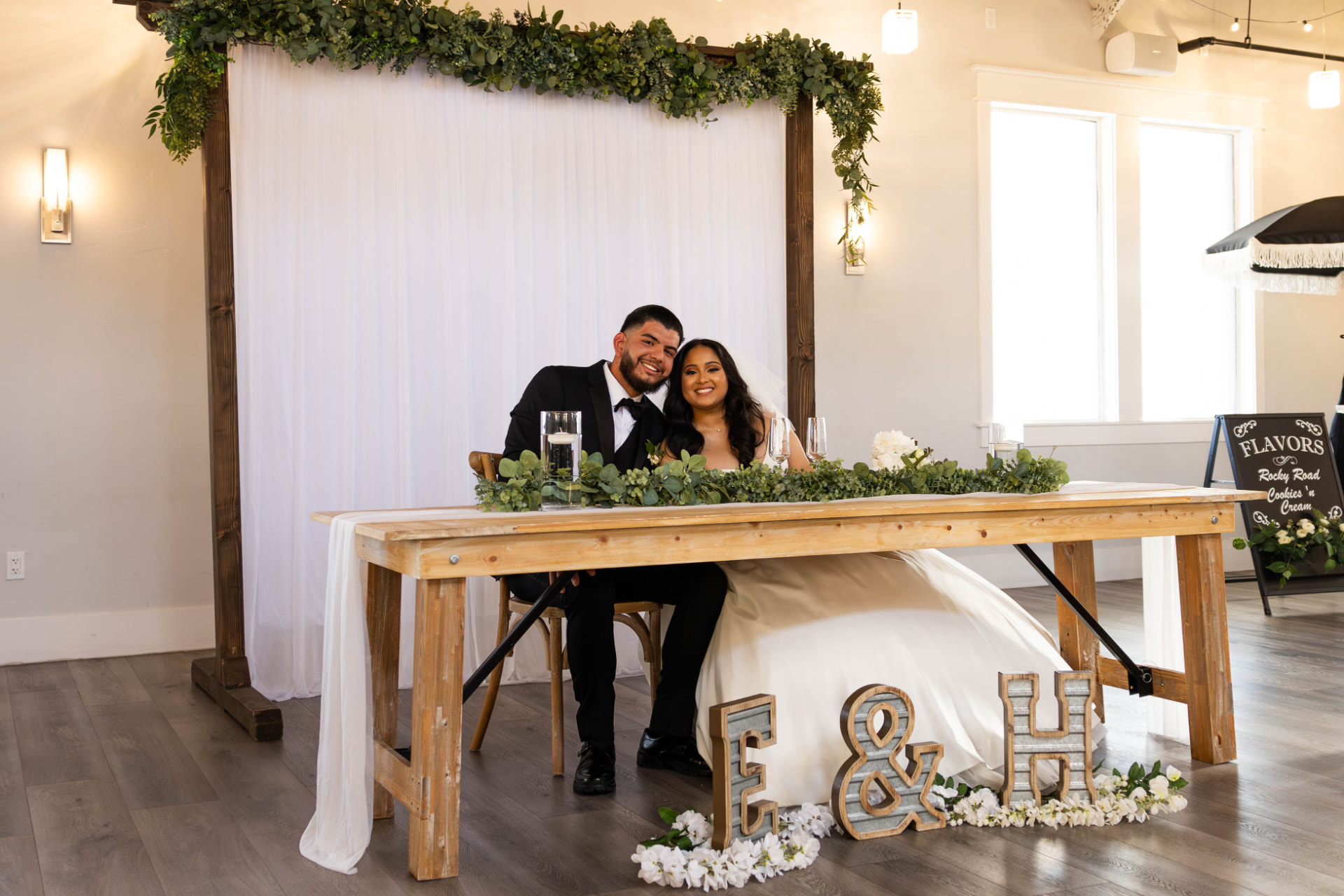 Las Vegas wedding reception, sweetheart table